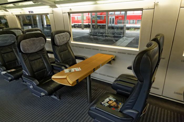 ICE 1 : Großraum 1. Klasse - Tisch