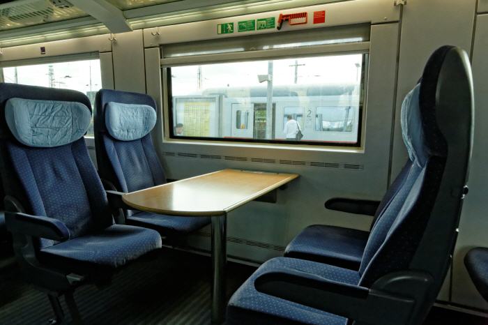 ICE 1 : Großraum 2. Klasse - Tisch