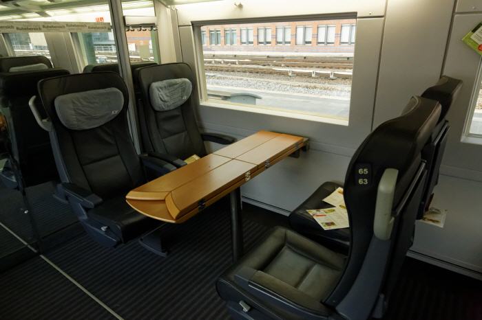 ICE 2 : Großraum 1. Klasse - Vierertisch