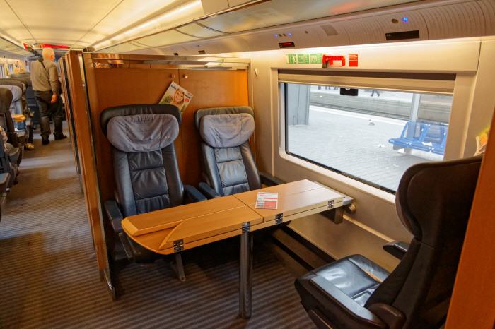 ICE-T : Tischbereich in der 1. Klasse