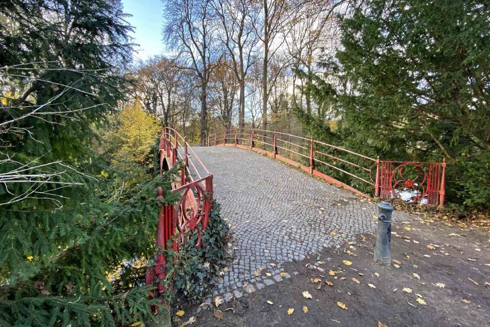 Schloss Charlottenburg Br&uuml;cke Karpfenteich