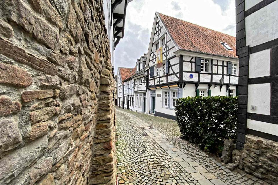 Essen Kettwig Ruhrstra&szlig;e Fachwerkhaus